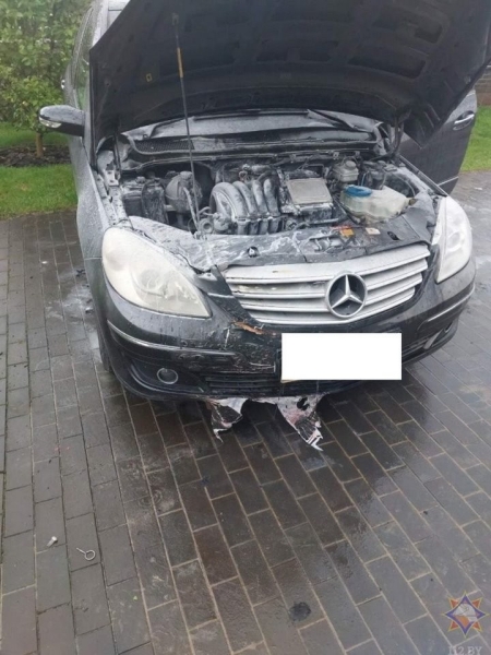 Мужчина получил ожоги на даче около Бреста, когда пытался потушить загоревшийся автомобиль