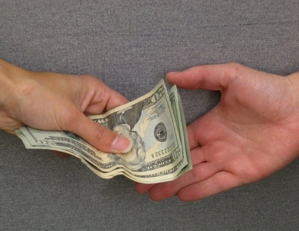 «Это не решение проблемы, а накладывание пластыря на сломанную руку». Вот почему не стоит брать деньги в долг «Это не решение проблемы, а накладывание пластыря на сломанную руку». Вот почему не стоит брать деньги в долг