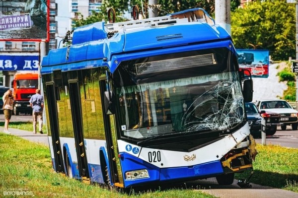 Троллейбус с 20 пассажирами попал в аварию в Бресте Троллейбус с 20 пассажирами попал в аварию в Бресте