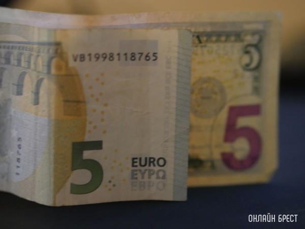 Доллар и евро взялись за ручки и падают еще ниже. Курсы валют Доллар и евро взялись за ручки и падают еще ниже. Курсы валют