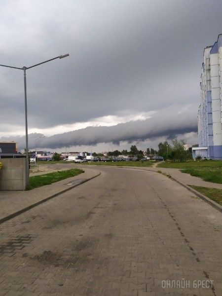 Читатель: Так накрыло Брест вчера. Фото сделано на Вульке
Читатель: Так накрыло Брест вчера. Фото сделано на Вульке