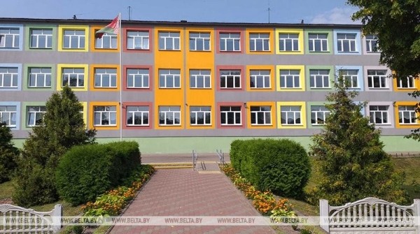 Мини-футбольное поле с искусственным покрытием обустроили в Антопольской СШ