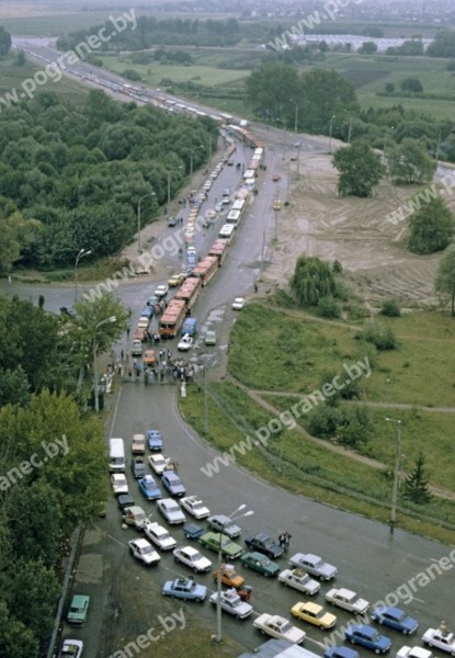 Вспомним, какие были очереди из Бреста в Польшу в 90-е
