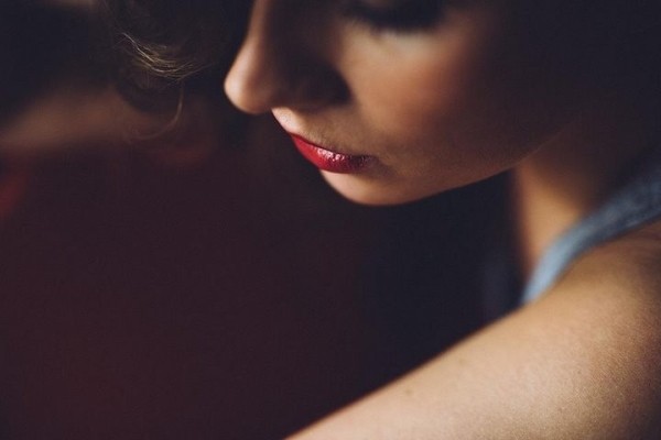 11 качеств женщины за 40, в которую влюбляются молоденькие парни