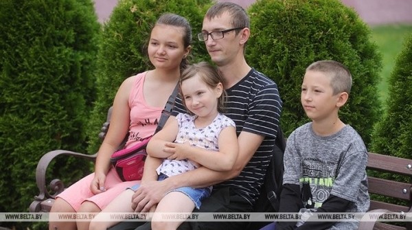 Минтруда: прибывшие в Беларусь украинцы могут получать пособия на детей и пенсии