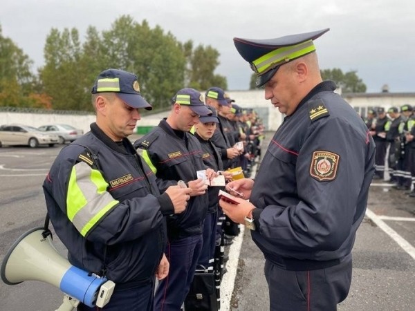 На улицах Бреста сегодня было очень много сотрудников ГАИ. Почему? На улицах Бреста сегодня было очень много сотрудников ГАИ. Почему?