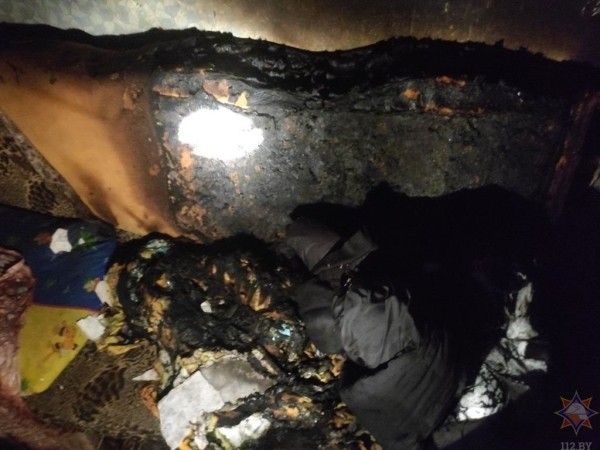 Вероятно, из-за зарядки к мобильнику. В Гродно ранним утром горела комната в общежитии Вероятно, из-за зарядки к мобильнику. В Гродно ранним утром горела комната в общежитии