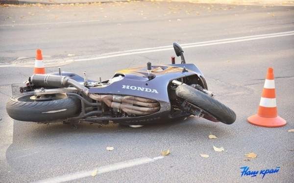 Страшная авария в центре Барановичей. Мотоциклиста увезли в реанимацию Страшная авария в центре Барановичей. Мотоциклиста увезли в реанимацию