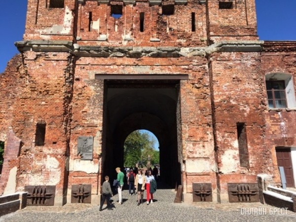 Юго-западную казарму в Брестской крепости планируют реконструировать и создать арт-пространство Юго-западную казарму в Брестской крепости планируют реконструировать и создать арт-пространство