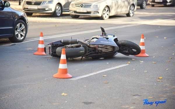 Страшная авария в центре Барановичей. Мотоциклиста увезли в реанимацию Страшная авария в центре Барановичей. Мотоциклиста увезли в реанимацию