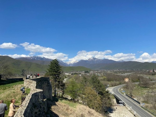 В Грузию на 18-летнем «Мерсе». Белорусы провели в Тбилиси два месяца и делятся впечатлениями