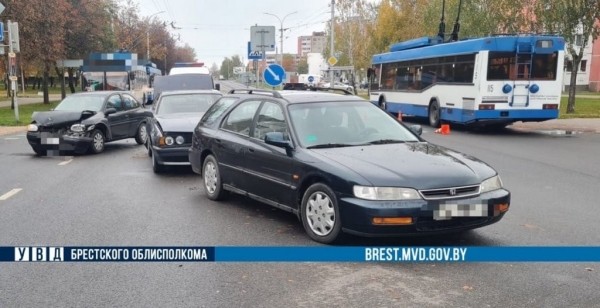 В Бресте одновременно произошло два ДТП В Бресте одновременно произошло два ДТП