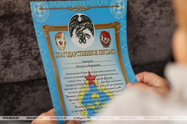 В Бресте поздравили матерей военнослужащих 38-й десантно-штурмовой бригады В Бресте поздравили матерей военнослужащих 38-й десантно-штурмовой бригады