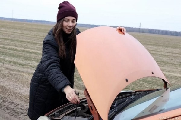 Аварийное положение. Проверили, сколько водителей готовы помочь автомобилисту на дороге