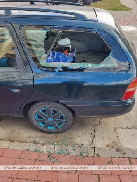 В Беларуси парень выпил, поругался с девушкой и… разбил машину