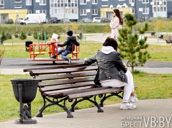 В Бресте парк 1000-летия залит осенними красками. Фоторепортаж В Бресте парк 1000-летия залит осенними красками. Фоторепортаж