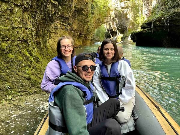 В Грузию на 18-летнем «Мерсе». Белорусы провели в Тбилиси два месяца и делятся впечатлениями