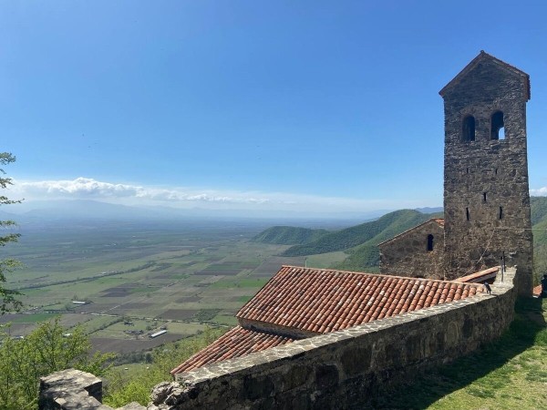 В Грузию на 18-летнем «Мерсе». Белорусы провели в Тбилиси два месяца и делятся впечатлениями