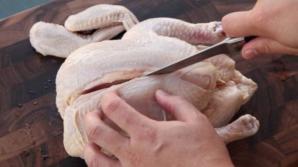 МАРТ предупредил сети: никакой разделки тушек в магазинах