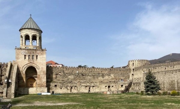 В Грузию на 18-летнем «Мерсе». Белорусы провели в Тбилиси два месяца и делятся впечатлениями