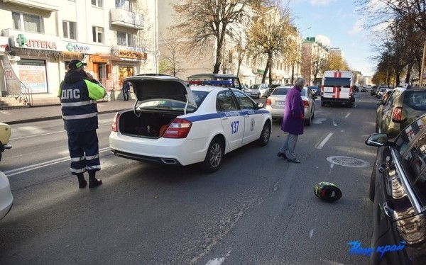 Страшная авария в центре Барановичей. Мотоциклиста увезли в реанимацию Страшная авария в центре Барановичей. Мотоциклиста увезли в реанимацию