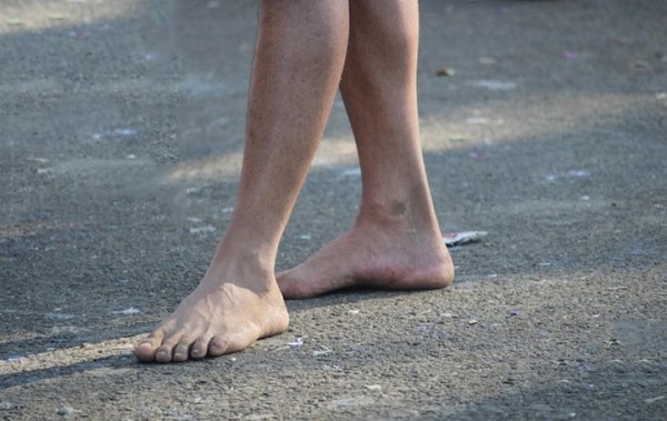 В Беларуси мужчину заставили раздеться прямо на улице