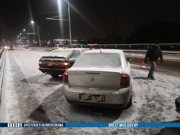 В Бресте за 5 минут произошло три ДТП В Бресте за 5 минут произошло три ДТП