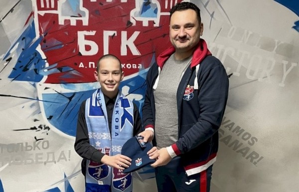 Мальчик поспорил с друзьями, что БГК победит, и был вынужден постричься наголо