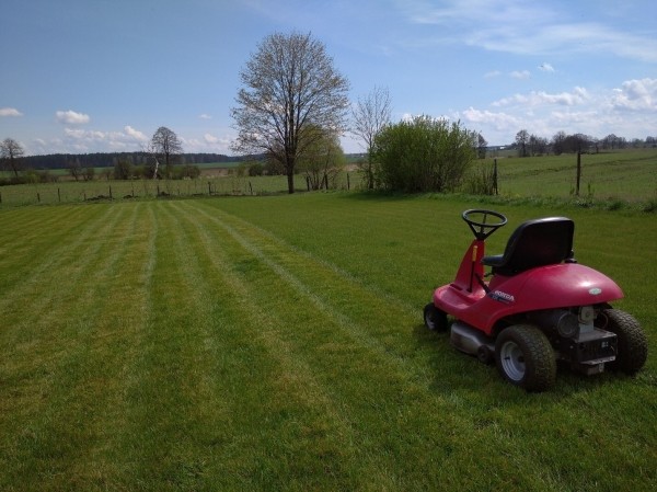«Когда разбирали сруб, нашли записку из 1951 года». Белорусы показали, какие дома они построили в кризис «Когда разбирали сруб, нашли записку из 1951 года». Белорусы показали, какие дома они построили в кризис