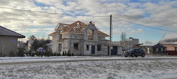 «Когда разбирали сруб, нашли записку из 1951 года». Белорусы показали, какие дома они построили в кризис «Когда разбирали сруб, нашли записку из 1951 года». Белорусы показали, какие дома они построили в кризис