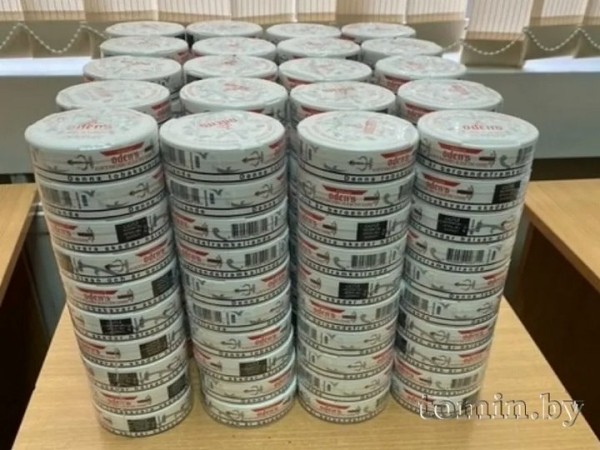 На границе водитель спрятал в тайнике 200 упаковок некурительной табачной смеси &ndash; и остался без тягача