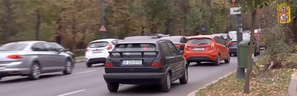 Мужчина превратил свой VW Golf Mk2 в электромобиль с солнечными батареями. Сколько это стоило?