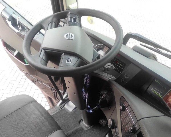 Наташа рулит. Откровения дальнобойщицы из Беларуси о буднях &laquo;неженской&raquo; профессии