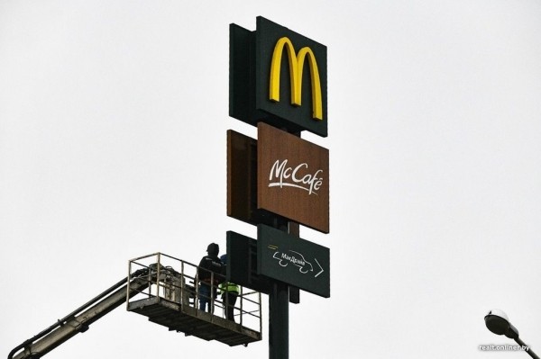 Прощаемся с McDonald's. В Беларуси на зданиях ресторанов быстрого питания начали демонтировать вывески Прощаемся с McDonald's. В Беларуси на зданиях ресторанов быстрого питания начали демонтировать вывески
