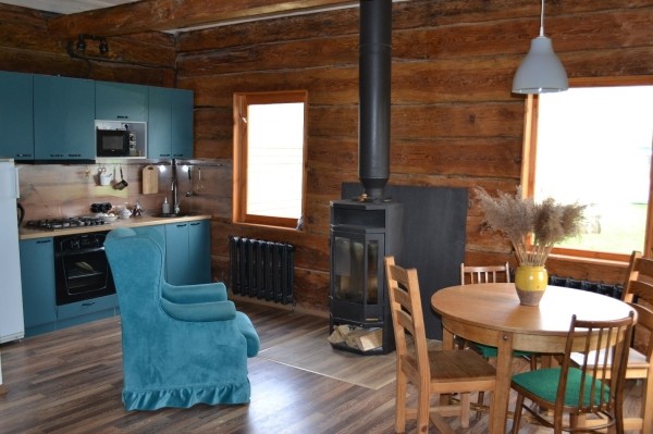 «Когда разбирали сруб, нашли записку из 1951 года». Белорусы показали, какие дома они построили в кризис «Когда разбирали сруб, нашли записку из 1951 года». Белорусы показали, какие дома они построили в кризис