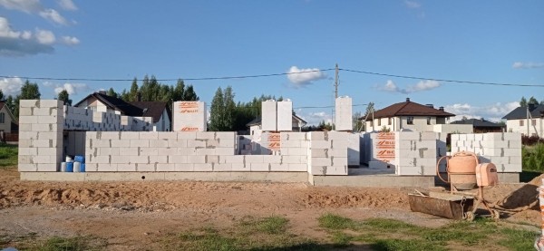 «Когда разбирали сруб, нашли записку из 1951 года». Белорусы показали, какие дома они построили в кризис «Когда разбирали сруб, нашли записку из 1951 года». Белорусы показали, какие дома они построили в кризис