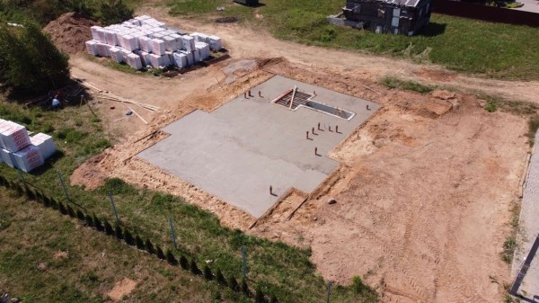 «Когда разбирали сруб, нашли записку из 1951 года». Белорусы показали, какие дома они построили в кризис «Когда разбирали сруб, нашли записку из 1951 года». Белорусы показали, какие дома они построили в кризис