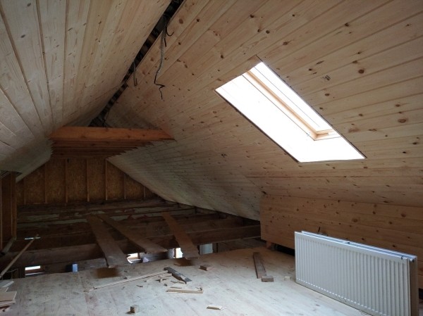 «Когда разбирали сруб, нашли записку из 1951 года». Белорусы показали, какие дома они построили в кризис «Когда разбирали сруб, нашли записку из 1951 года». Белорусы показали, какие дома они построили в кризис