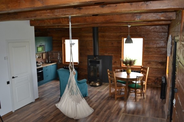 «Когда разбирали сруб, нашли записку из 1951 года». Белорусы показали, какие дома они построили в кризис «Когда разбирали сруб, нашли записку из 1951 года». Белорусы показали, какие дома они построили в кризис