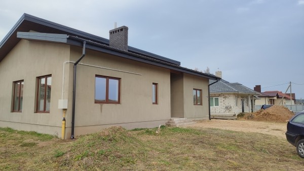 «Когда разбирали сруб, нашли записку из 1951 года». Белорусы показали, какие дома они построили в кризис «Когда разбирали сруб, нашли записку из 1951 года». Белорусы показали, какие дома они построили в кризис