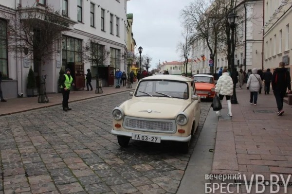 «ГДР» заходит в Брест. Шпионский детектив и джинсы-варёнки «ГДР» заходит в Брест. Шпионский детектив и джинсы-варёнки