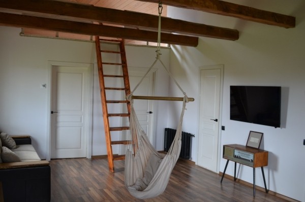 «Когда разбирали сруб, нашли записку из 1951 года». Белорусы показали, какие дома они построили в кризис «Когда разбирали сруб, нашли записку из 1951 года». Белорусы показали, какие дома они построили в кризис