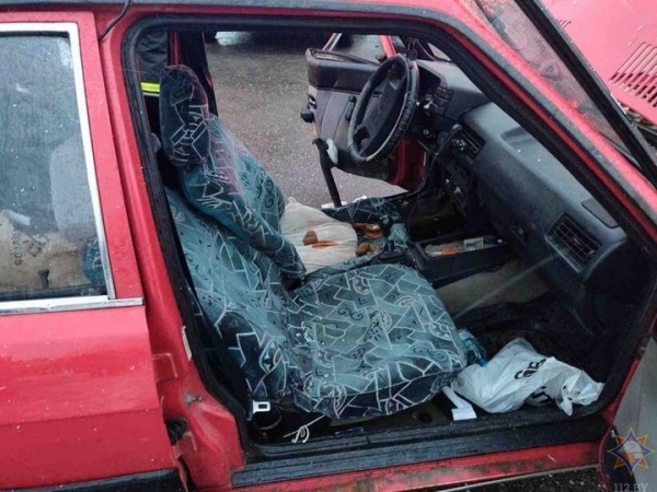 В Гродно женщина невнимательно выехала со стоянки наперерез Ford. Видео столкновения В Гродно женщина невнимательно выехала со стоянки наперерез Ford. Видео столкновения