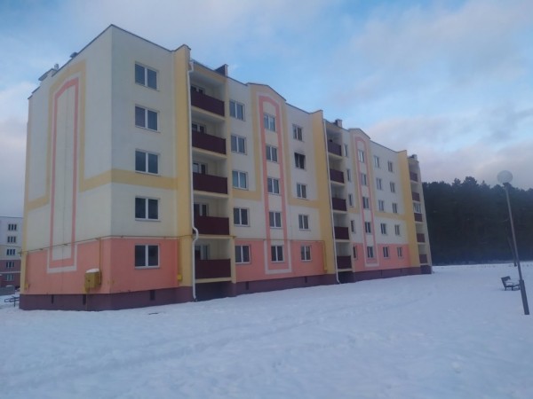 В Беларуси случайный прохожий спас из горевшей квартиры мать с двумя детьми В Беларуси случайный прохожий спас из горевшей квартиры мать с двумя детьми