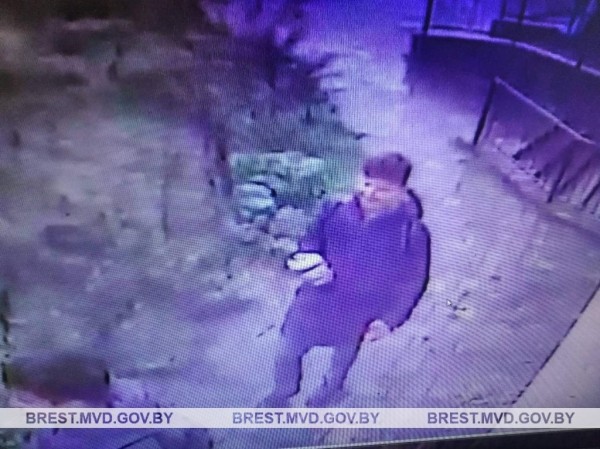 В Бресте милиция ищет трех мальчишек. Что они сделали? В Бресте милиция ищет трех мальчишек. Что они сделали?