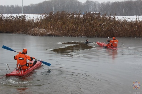 В Бресте отработали действия по спасению людей, терпящих бедствие на льду В Бресте отработали действия по спасению людей, терпящих бедствие на льду