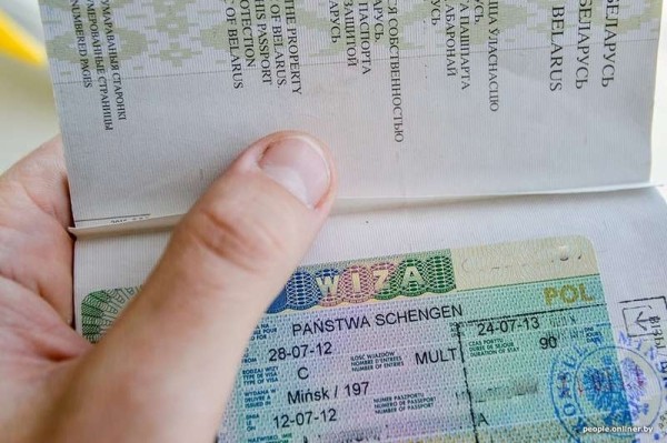 Охота за визой: шенген белорусам приходится ждать по полгода