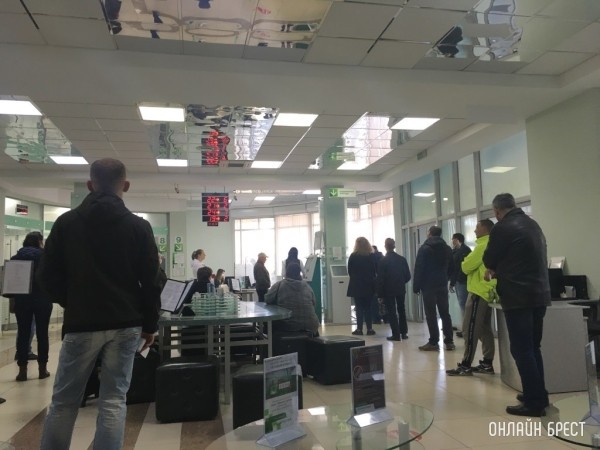 Крупнейший банк страны снижает ставки по кредитам на недвижимость Крупнейший банк страны снижает ставки по кредитам на недвижимость