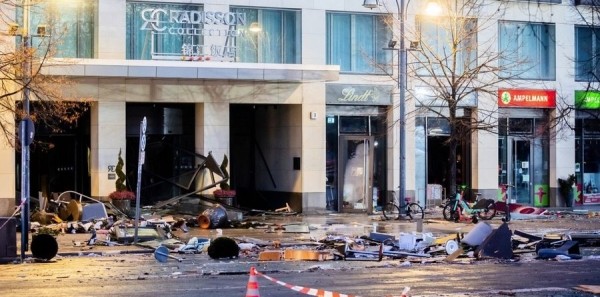 В Германии лопнул гигантский аквариум. Погибло 1,5 тысячи рыб