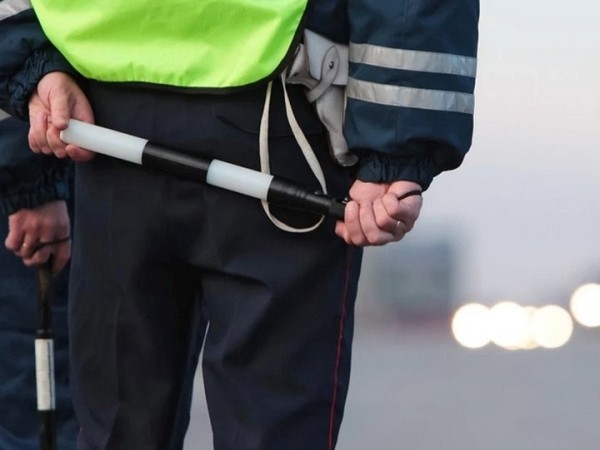 Белорус встретил Новый 2023 год в диалоге с инспектором ГАИ. Итог встречи: штраф до 7400 рублей и лишение Белорус встретил Новый 2023 год в диалоге с инспектором ГАИ. Итог встречи: штраф до 7400 рублей и лишение